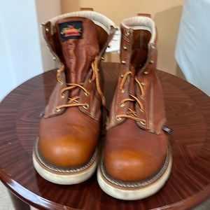 Used Thorogood 814-4355 soft toe work shoes size 11D Genuine leather upper